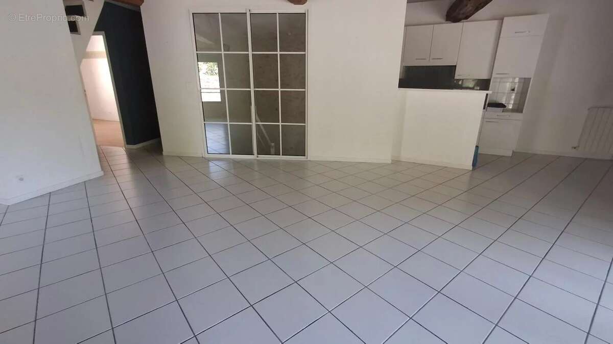 Appartement à CHATEAU-L'EVEQUE
