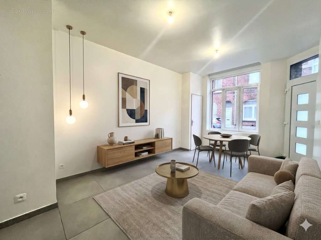 Maison à NEUVILLE-EN-FERRAIN