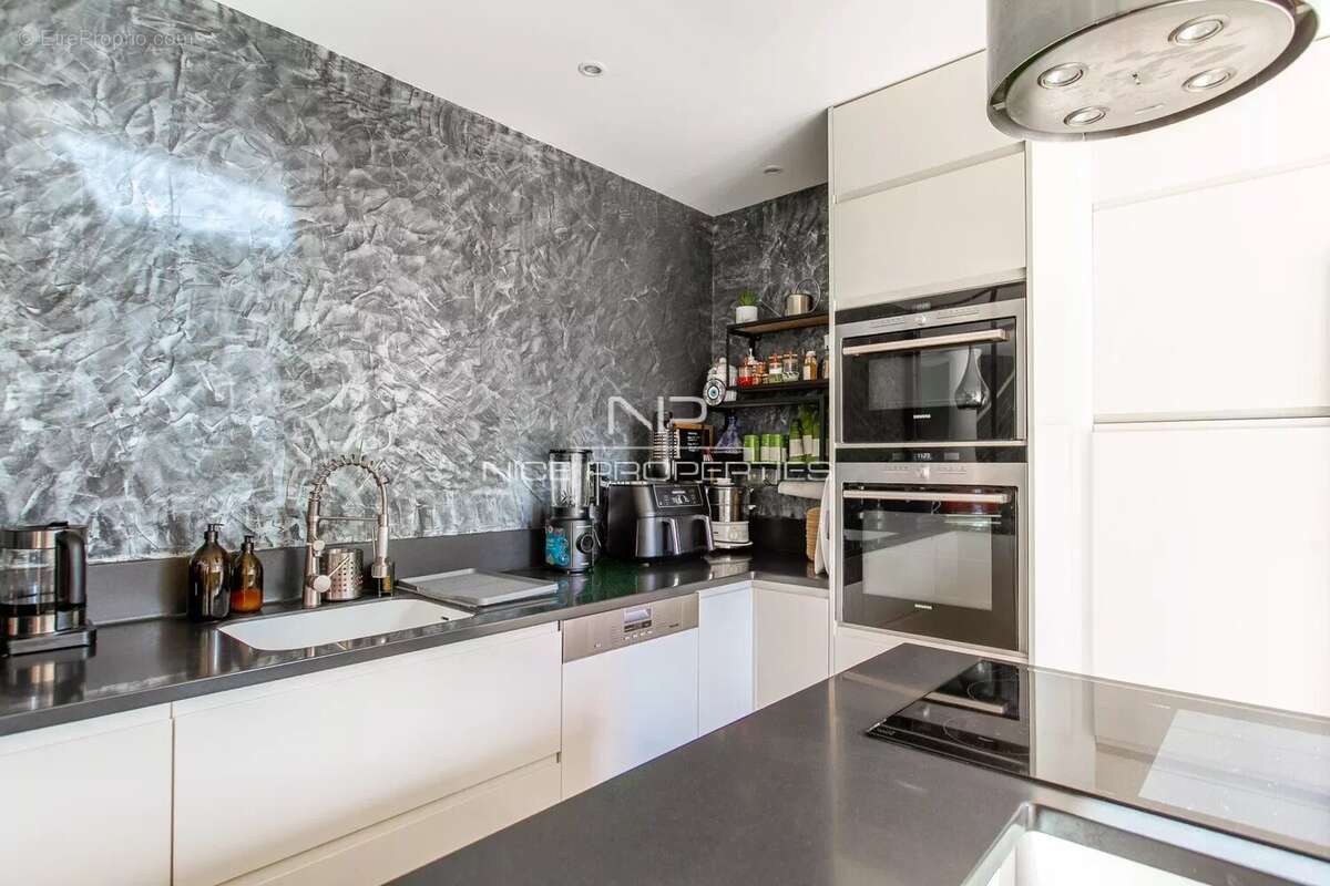 Maison à SAINT-LAURENT-DU-VAR