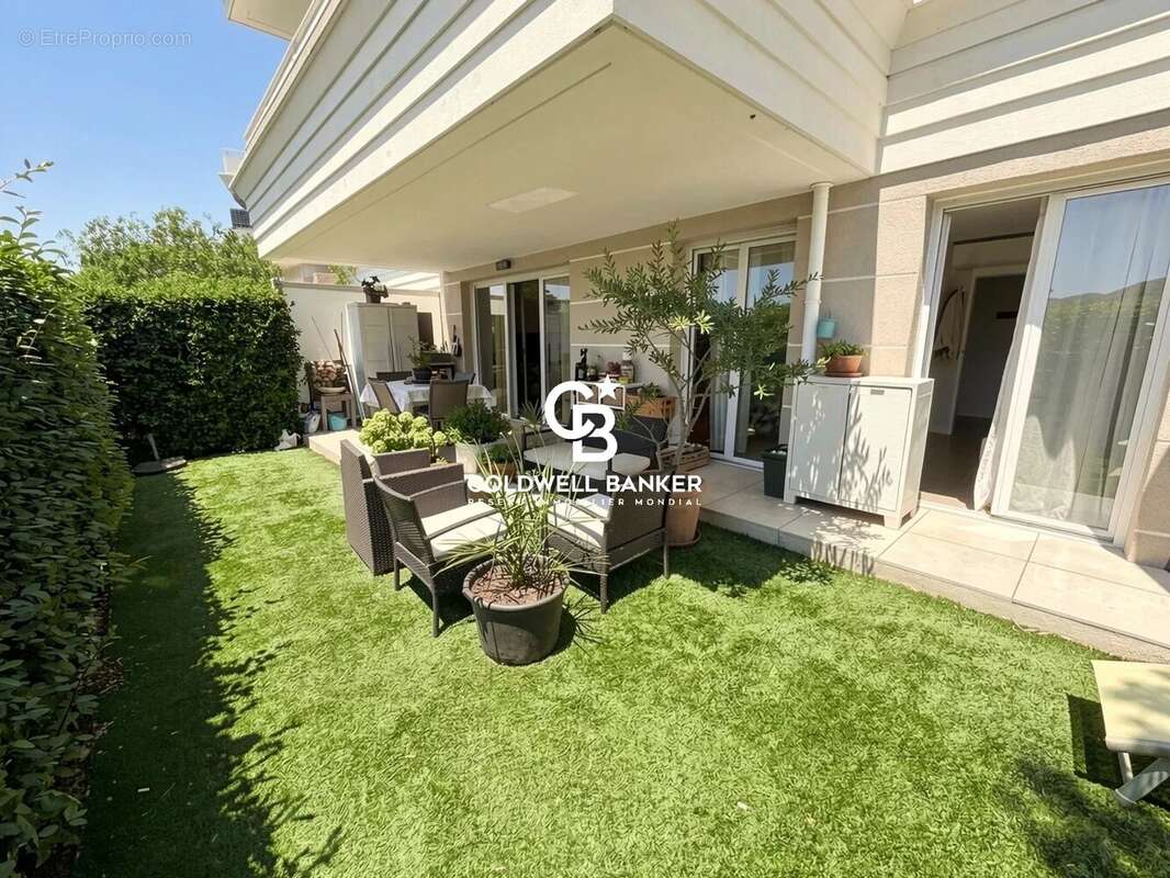 Appartement à PUGET-SUR-ARGENS