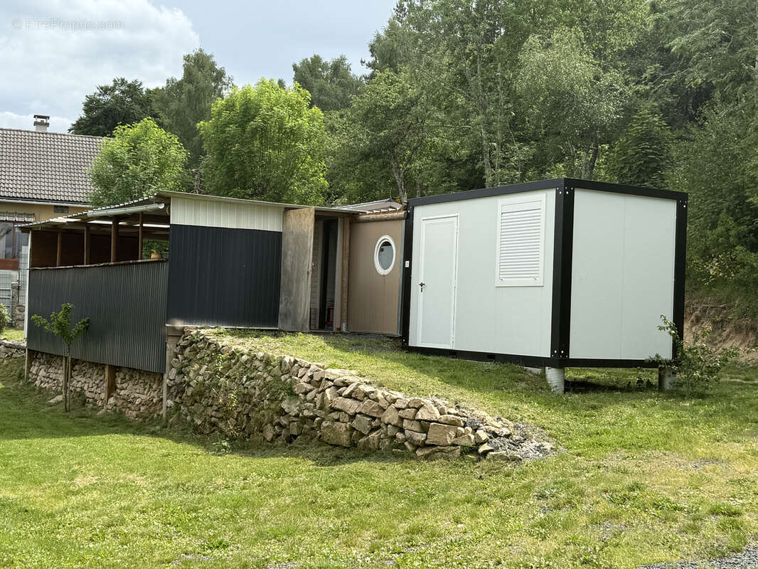 Appartement à LES BESSONS