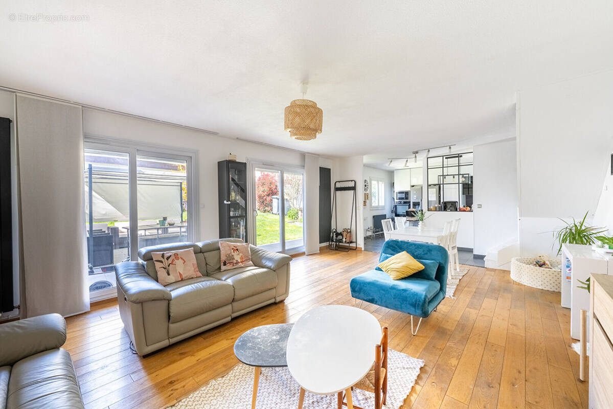 Maison à JOUY-LE-MOUTIER