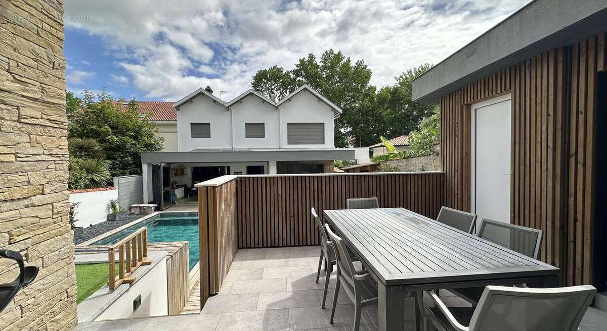 Dax centre-ville  propriété bourgeoise d'exception avec piscine, garages et prestations haut de gamme - photo 27
