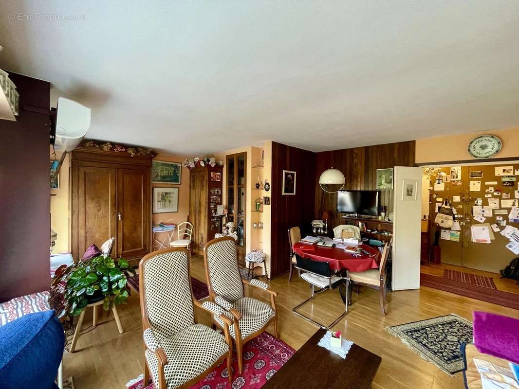 Appartement à NEUILLY-SUR-SEINE