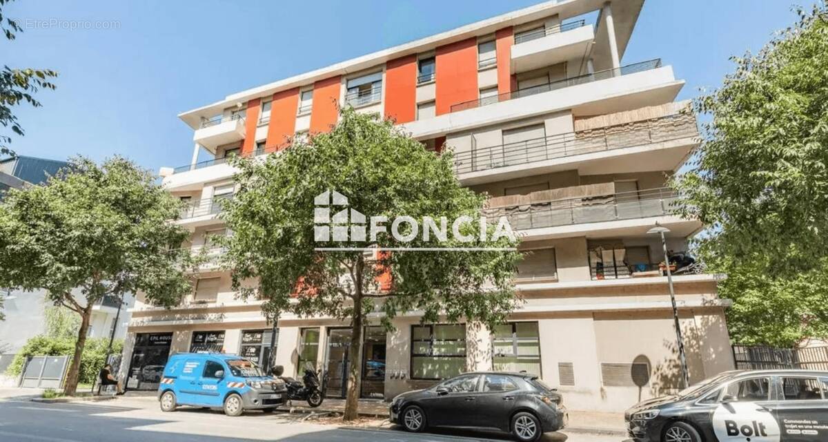 Appartement à VILLENEUVE-LA-GARENNE