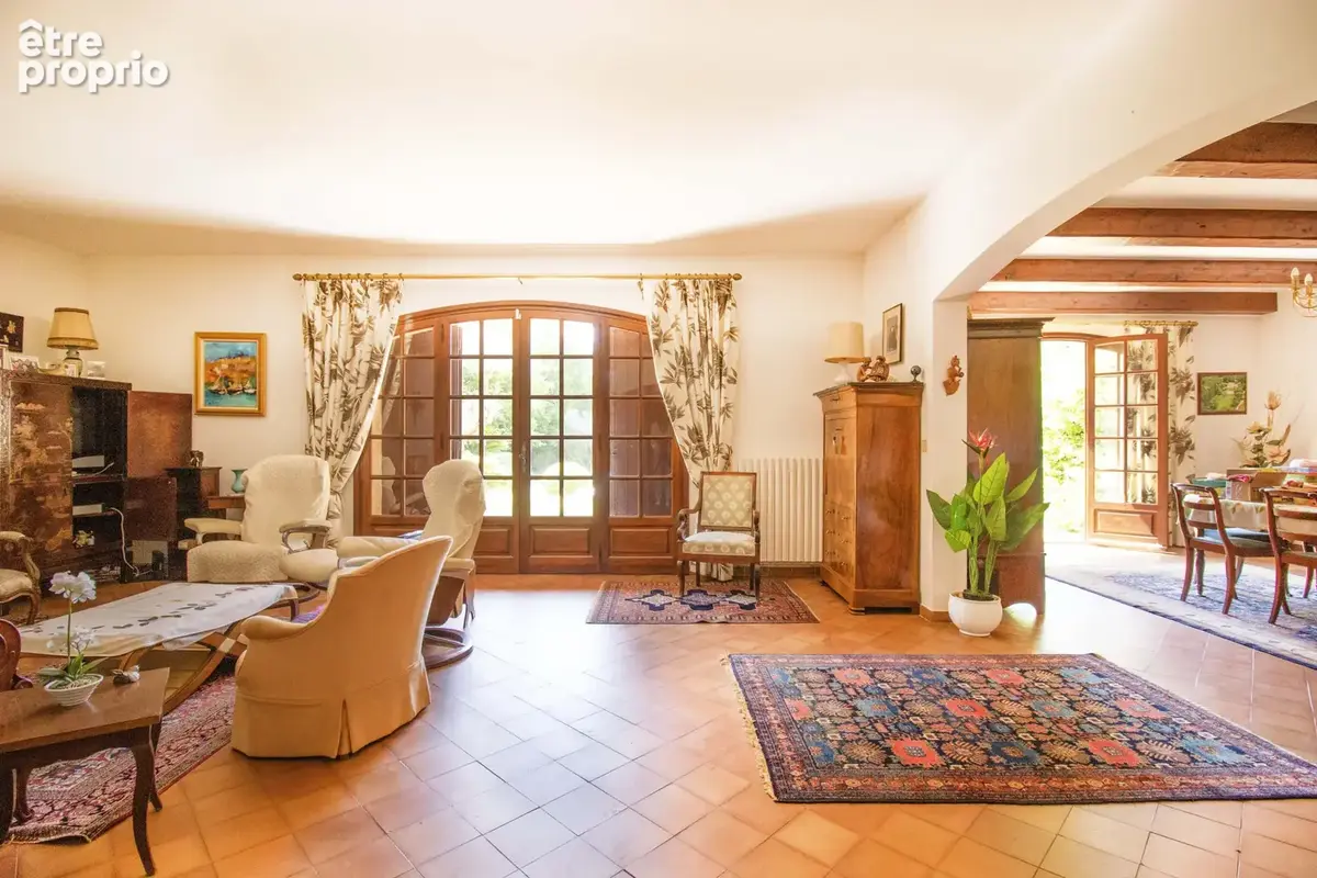 Hyères - La Moutonne : Propriété de caractère sur 1,6 hectare avec piscine - photo 7
