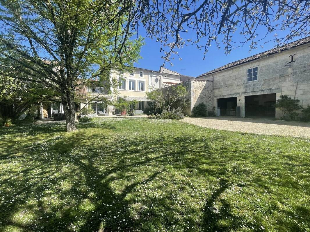 Maison à VOULGEZAC