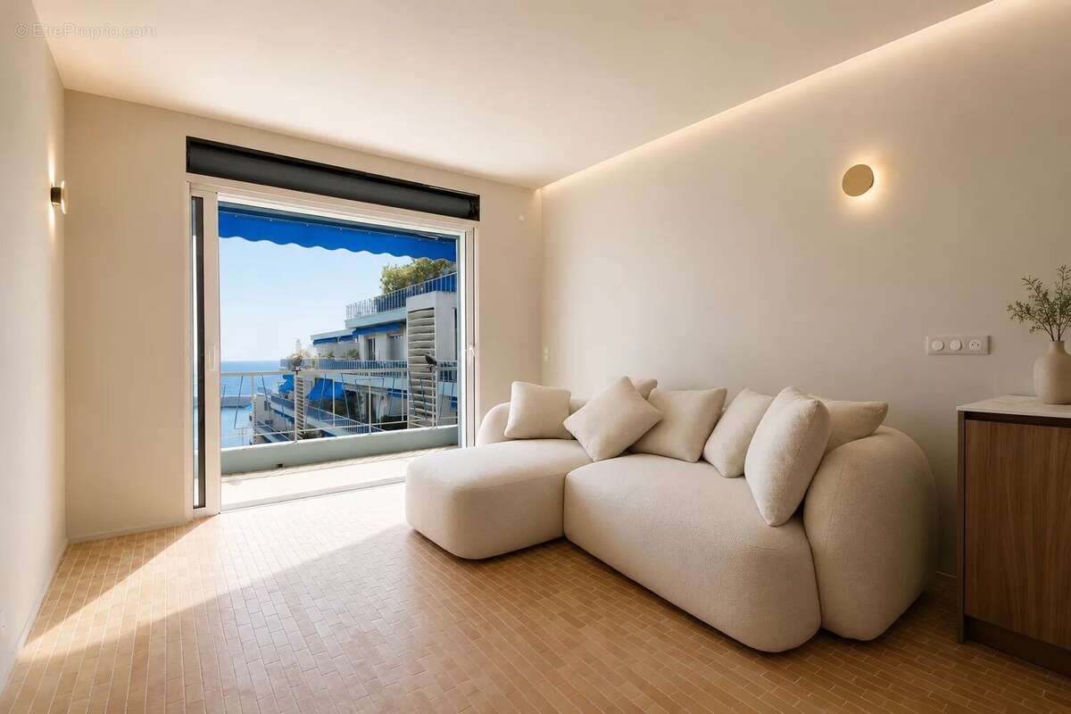 NICE "LE PORT" -  3P 77m² + 8m² Terrasse  Vue MER  Parking + Cave - photo 2