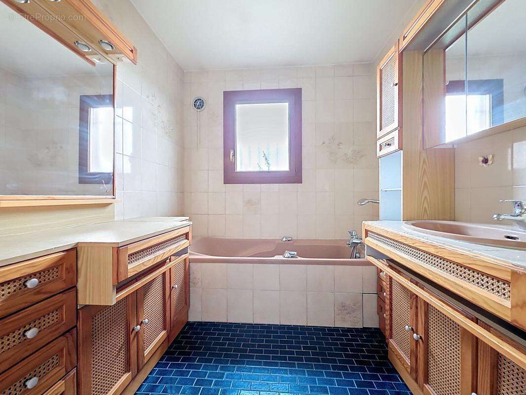 Maison à SAINT-PIERRE-DE-CHANDIEU