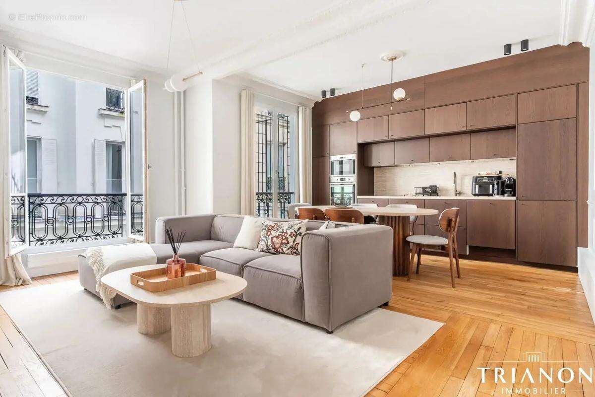 Appartement à PARIS-16E