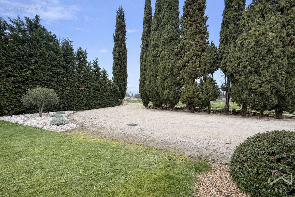 Maison à SAINTE-CECILE-LES-VIGNES
