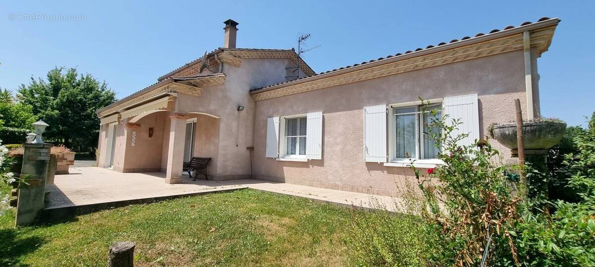 Maison à SAINT-PIERRE-D'EYRAUD