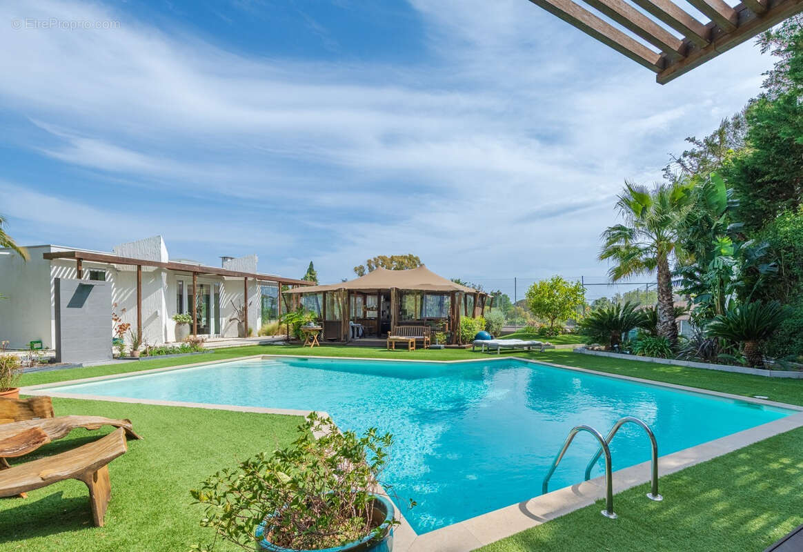 Rare, villa atypique contemporaine, piscine et tennis, à St Raphael Valescure - photo 10