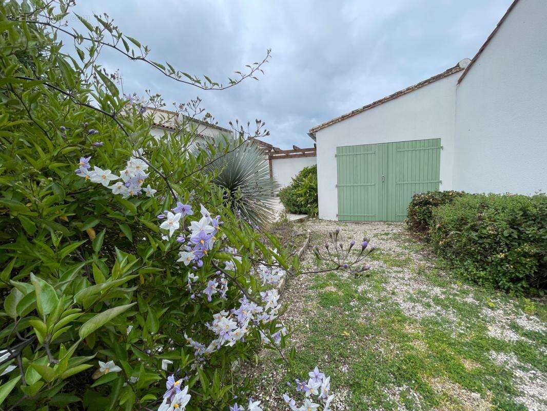 Maison de plain-pied – 83 m² avec dépendance – Terrasse & Jardin – Le Bois-Plage-en-Ré - photo 27