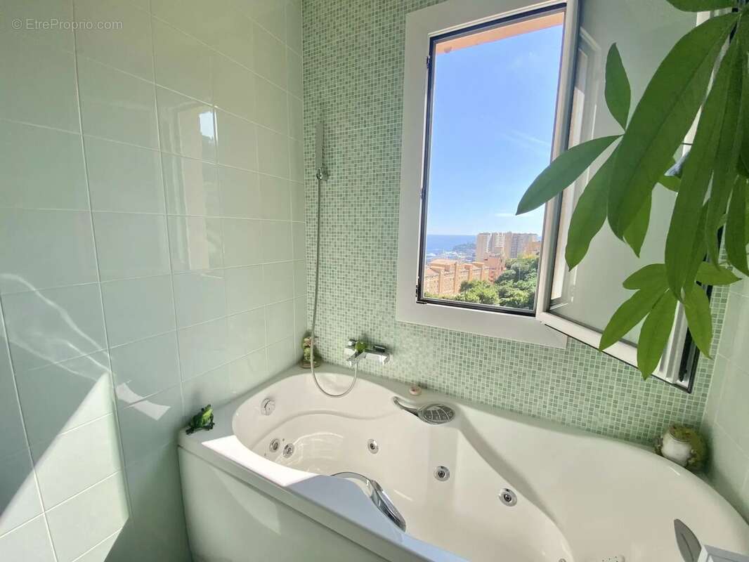 Appartement à ROQUEBRUNE-CAP-MARTIN