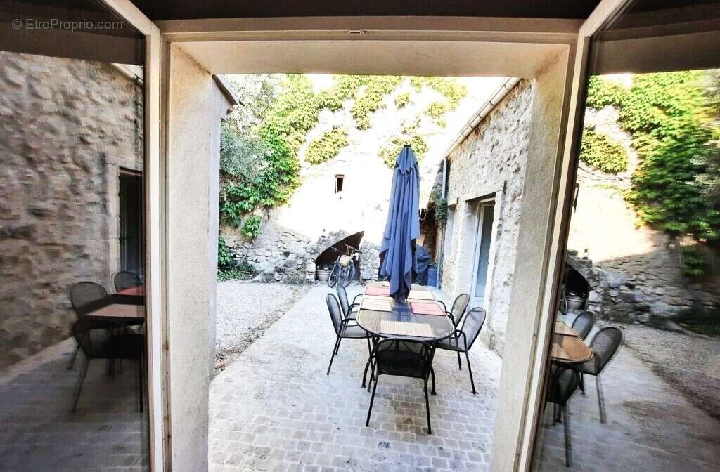Maison à LA ROQUE-D'ANTHERON