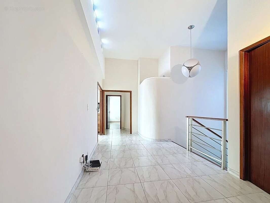 Maison à SAINT-LAURENT-DU-VAR