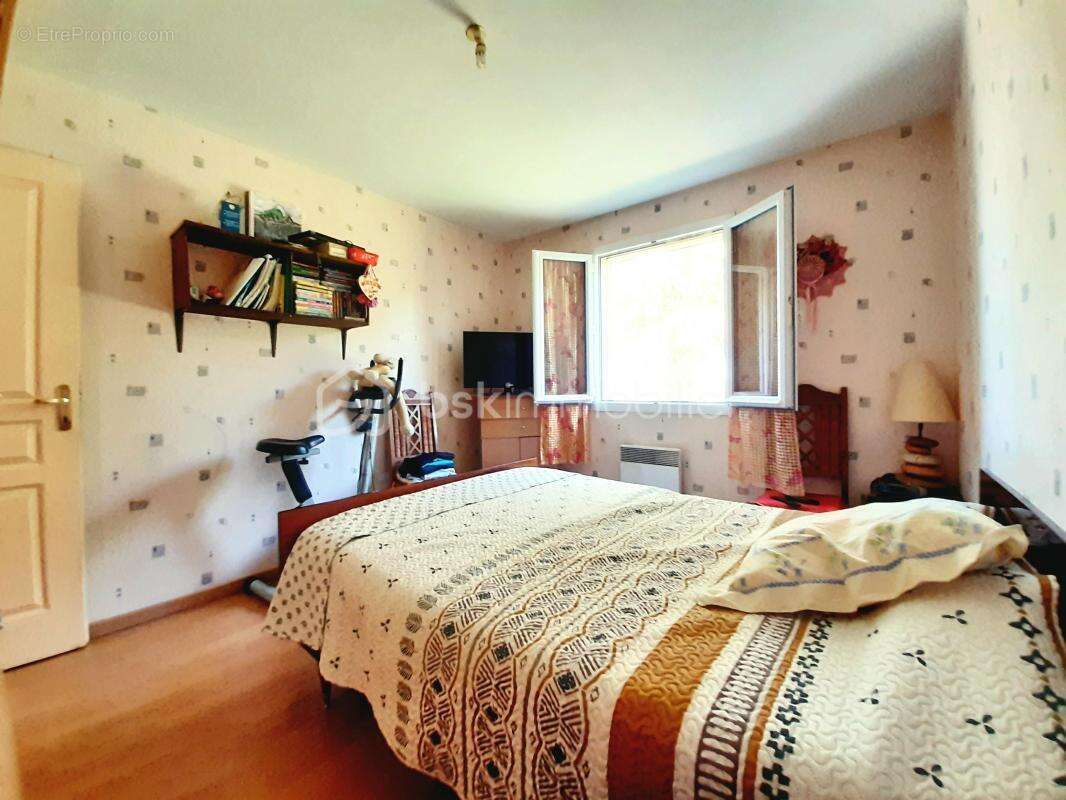 Maison à SAINT-LAURENT-SUR-GORRE