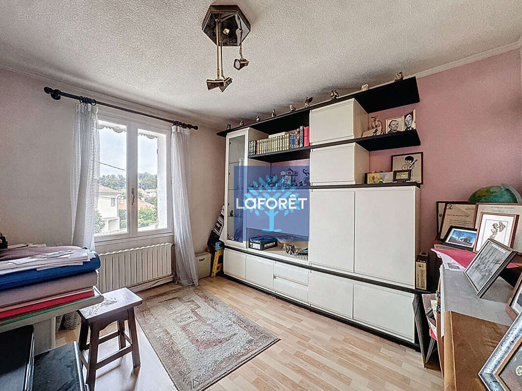 Maison à SAINT-GENIS-LAVAL