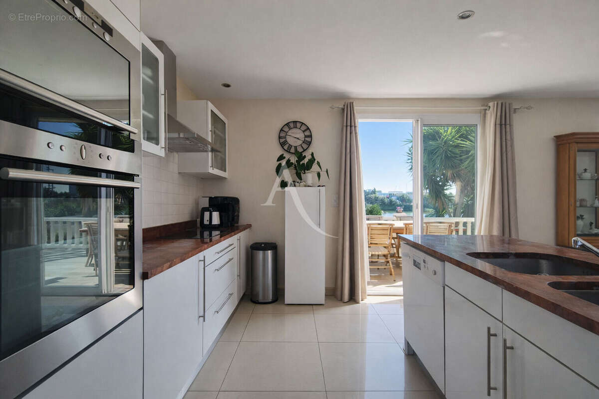 Propriété d'exception avec vue canal de 272 m² habitables sur terrain de 869 m² - photo 4