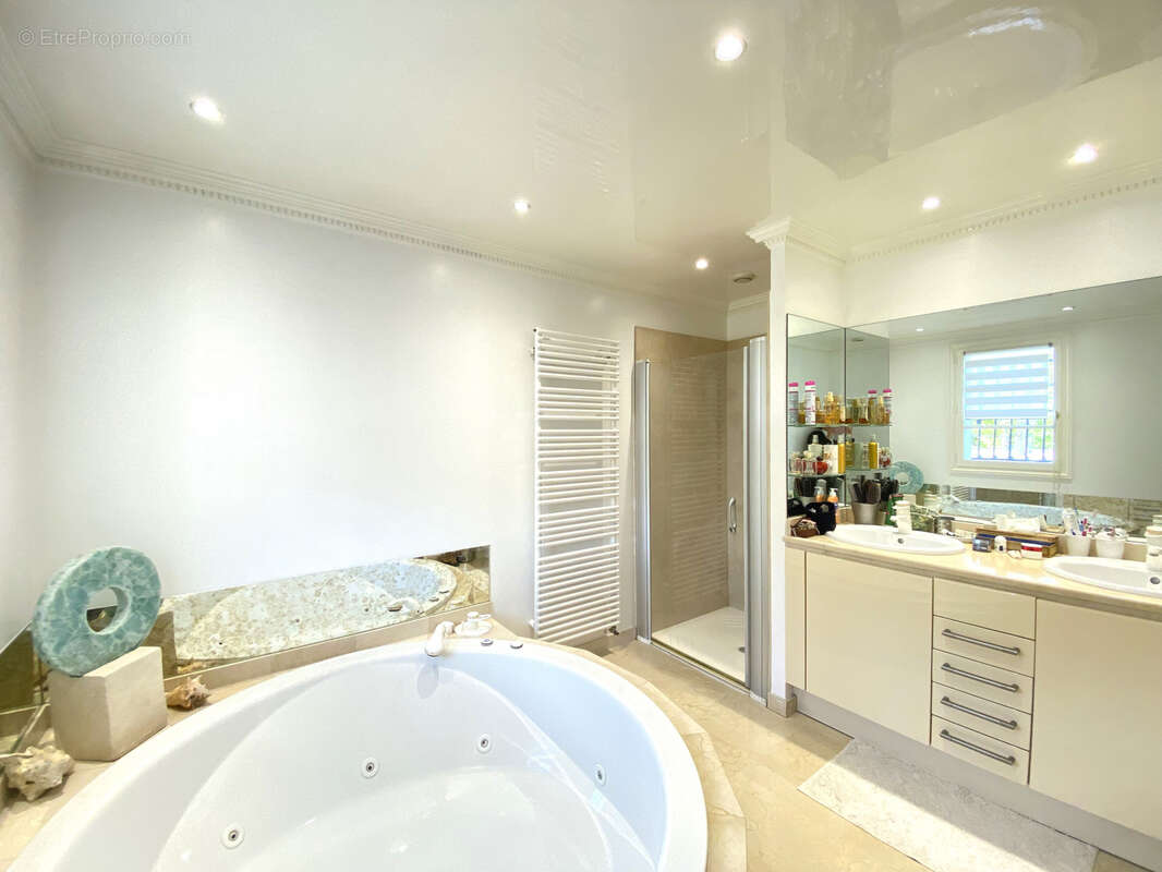 Maison à CHENNEVIERES-SUR-MARNE