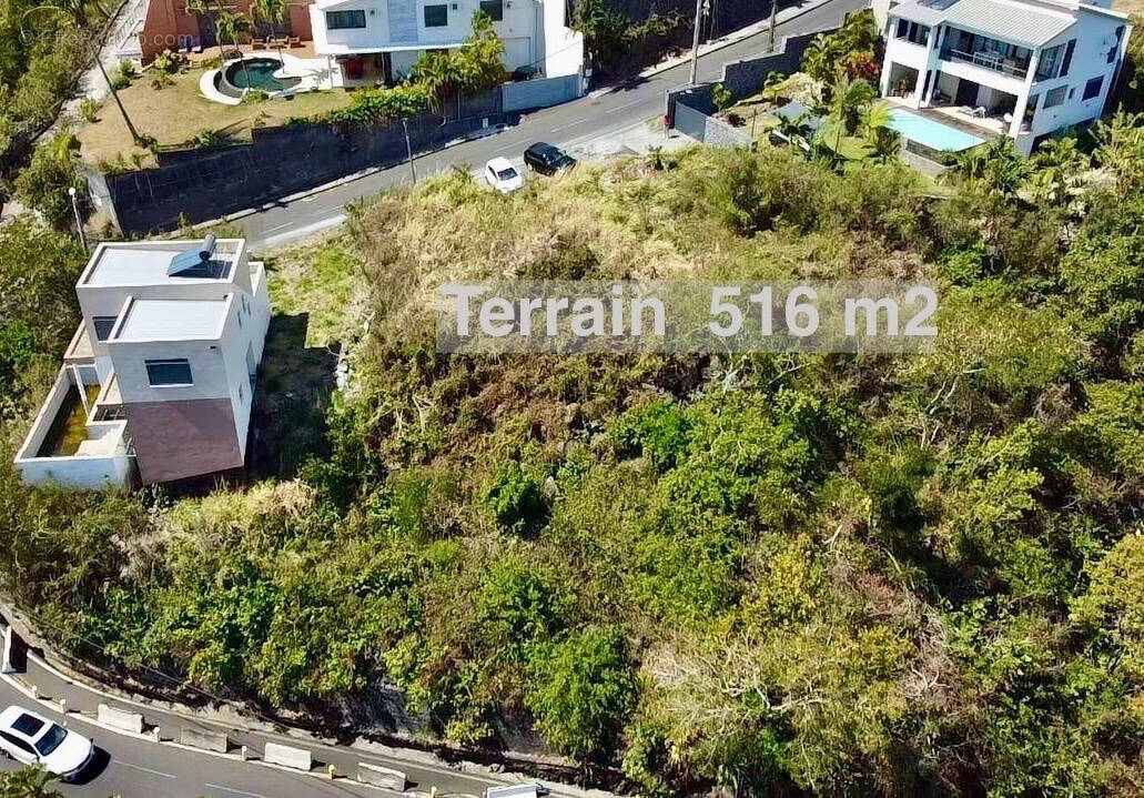 Terrain à SAINT-DENIS