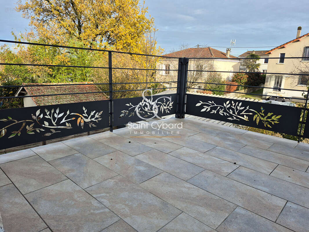 Maison à RUELLE-SUR-TOUVRE