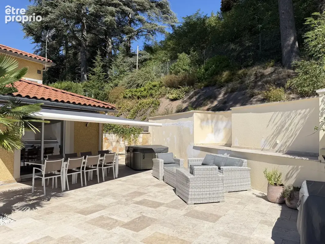 SAINT-GENEST LERPT Maison de 2004 avec piscine 450.000€ - photo 2