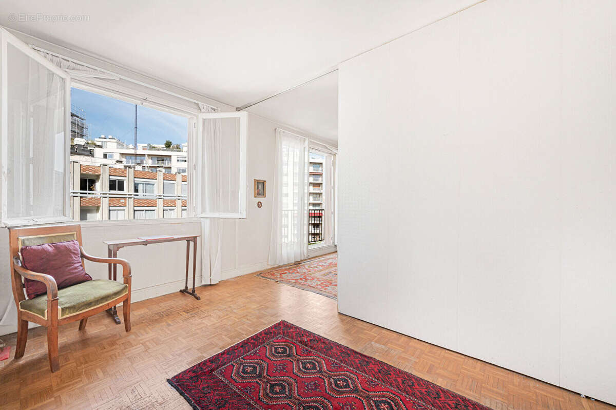 Appartement à PARIS-14E