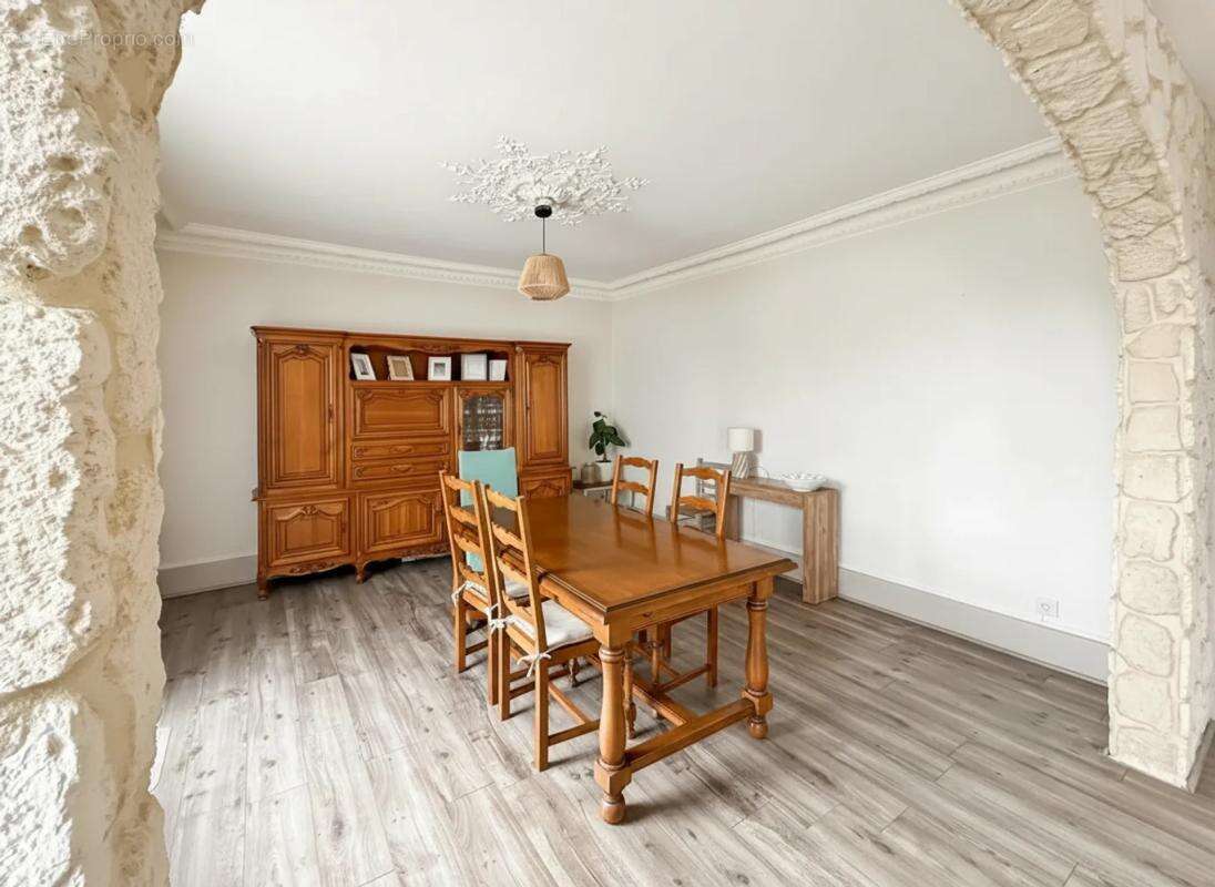 Maison de Maître 5 pièces 134 m² à Tronget avec Pré et Étables - photo 4