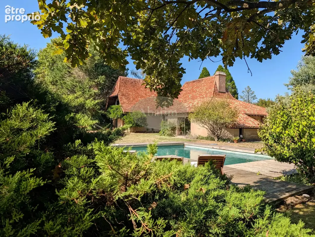 Maison à BUROS