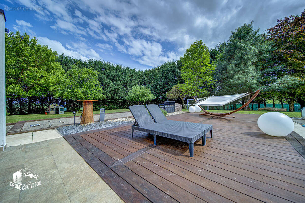 Maison à COIN-LES-CUVRY