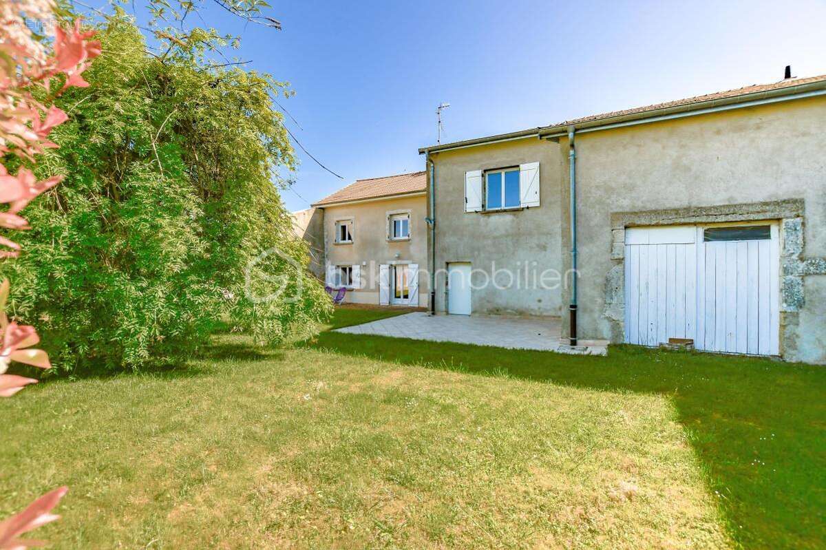 Maison à LES PAROCHES