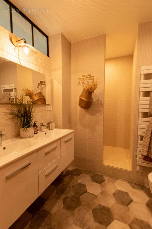 Appartement à VILLE-D&#039;AVRAY