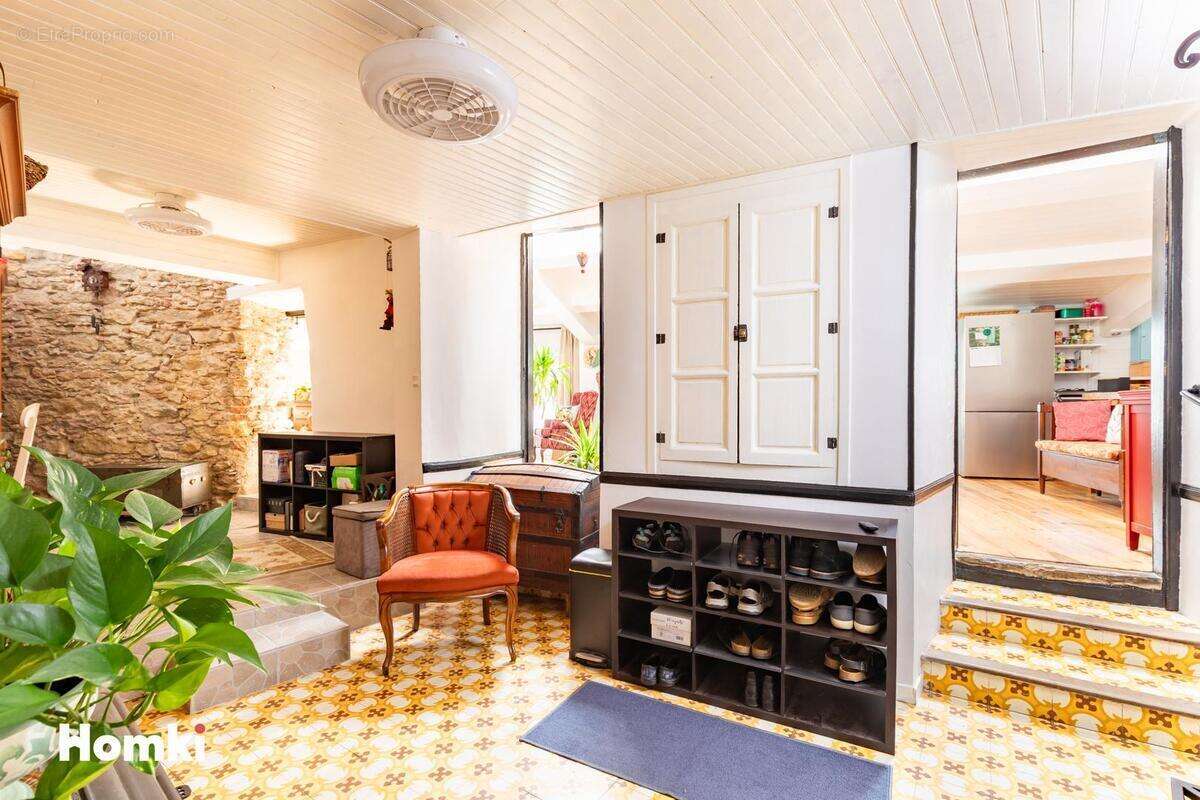 Maison à VILLENEUVE-LES-MONTREAL