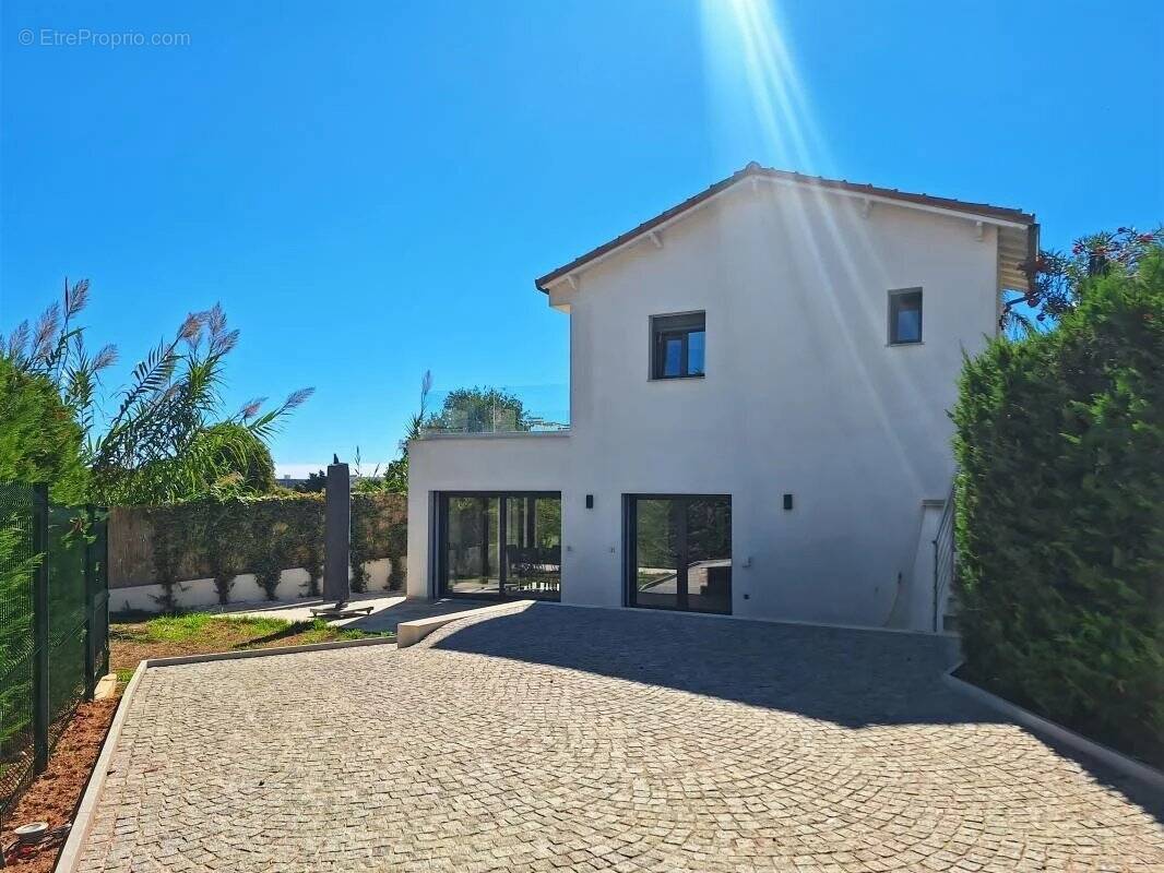 Maison à VALLAURIS