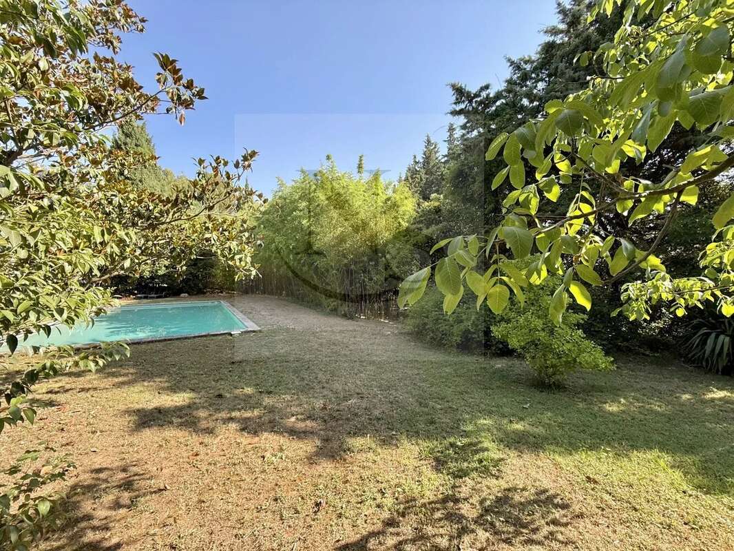 Terrain à AIX-EN-PROVENCE