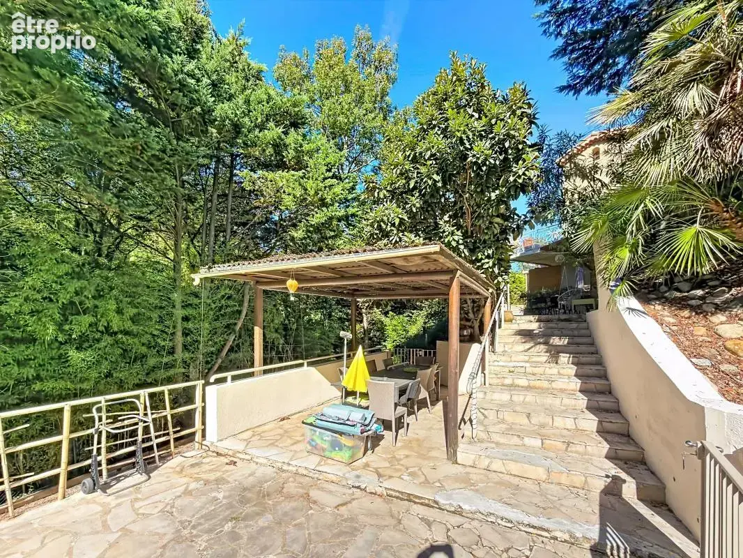 Maison au pied de la Tour de Soyons — 221 m² et parc de 3 200 m² - photo 4