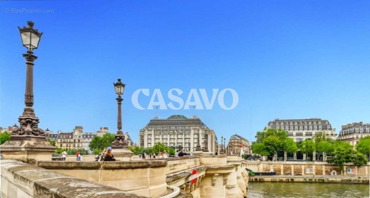 Appartement à PARIS-1E