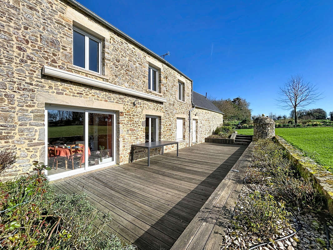 Maison à SAINT-MAURICE-EN-COTENTIN