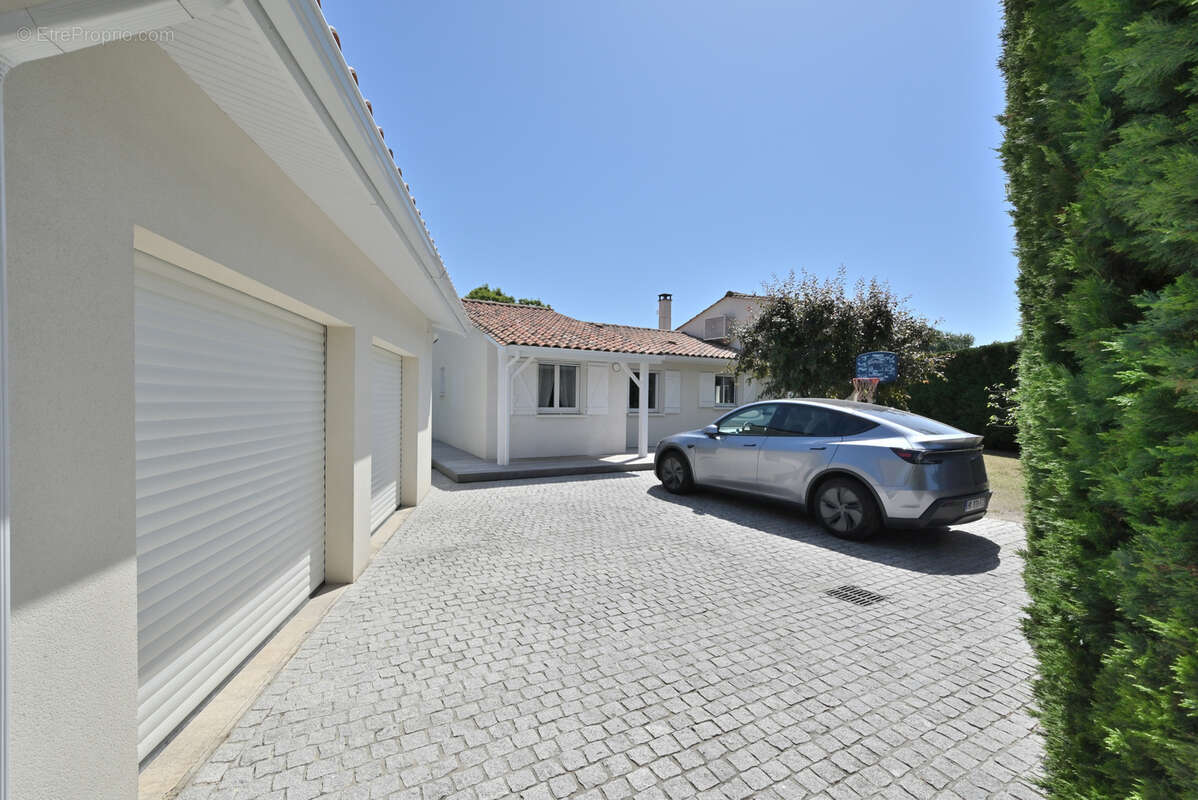 Maison à SAINT-JEAN-D'ILLAC