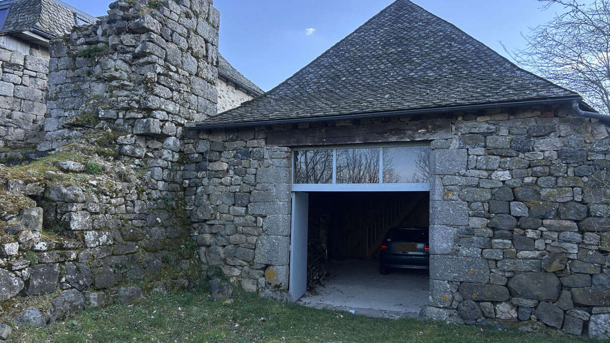 Manoir du XIVe siècle : Un balcon sur l'Aubrac et les Monts du Cantal - photo 17