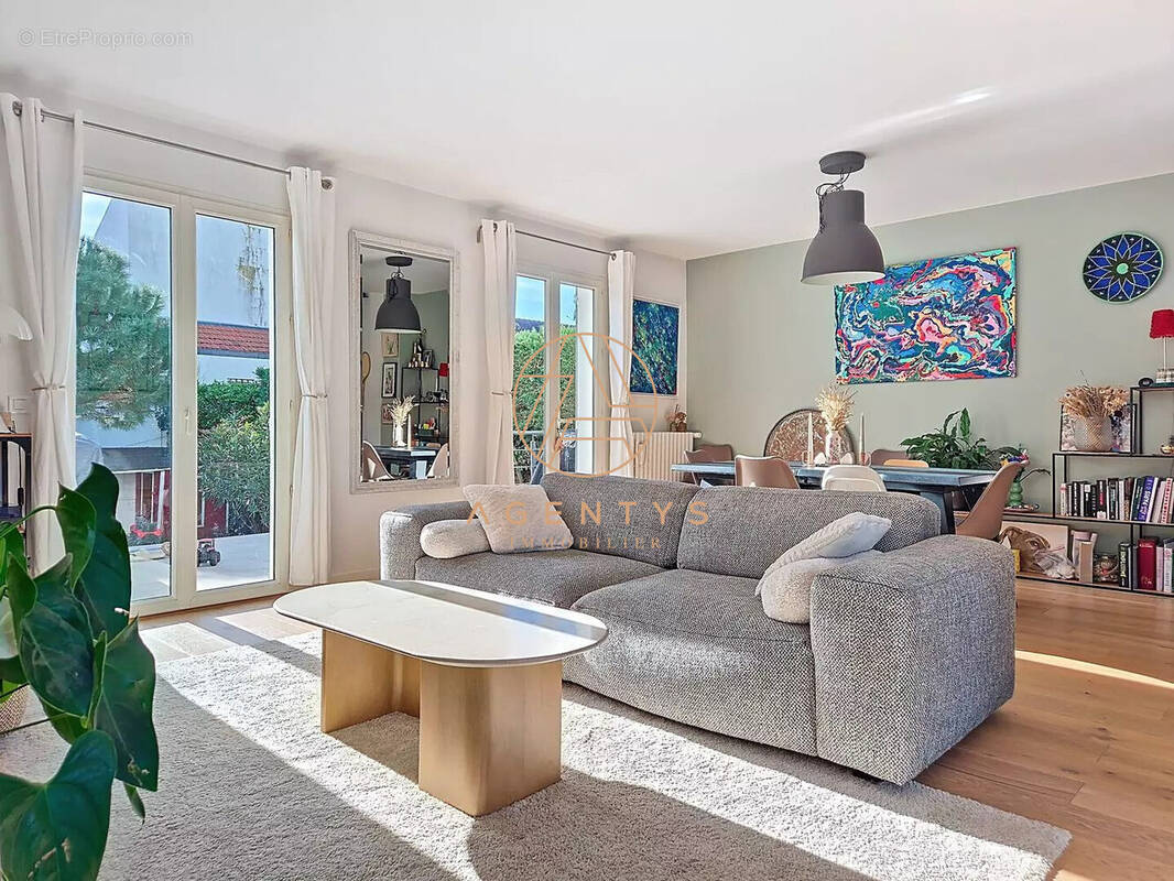 Maison à SAINT-MAUR-DES-FOSSES