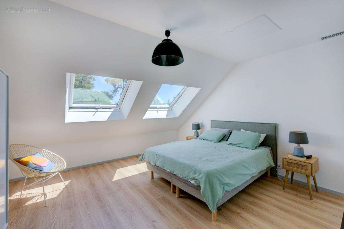 Propriete d'exception 218 m2 sur jardin de 1 500 m2 - photo 17