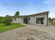 Maison à SAINT-YZAN-DE-SOUDIAC