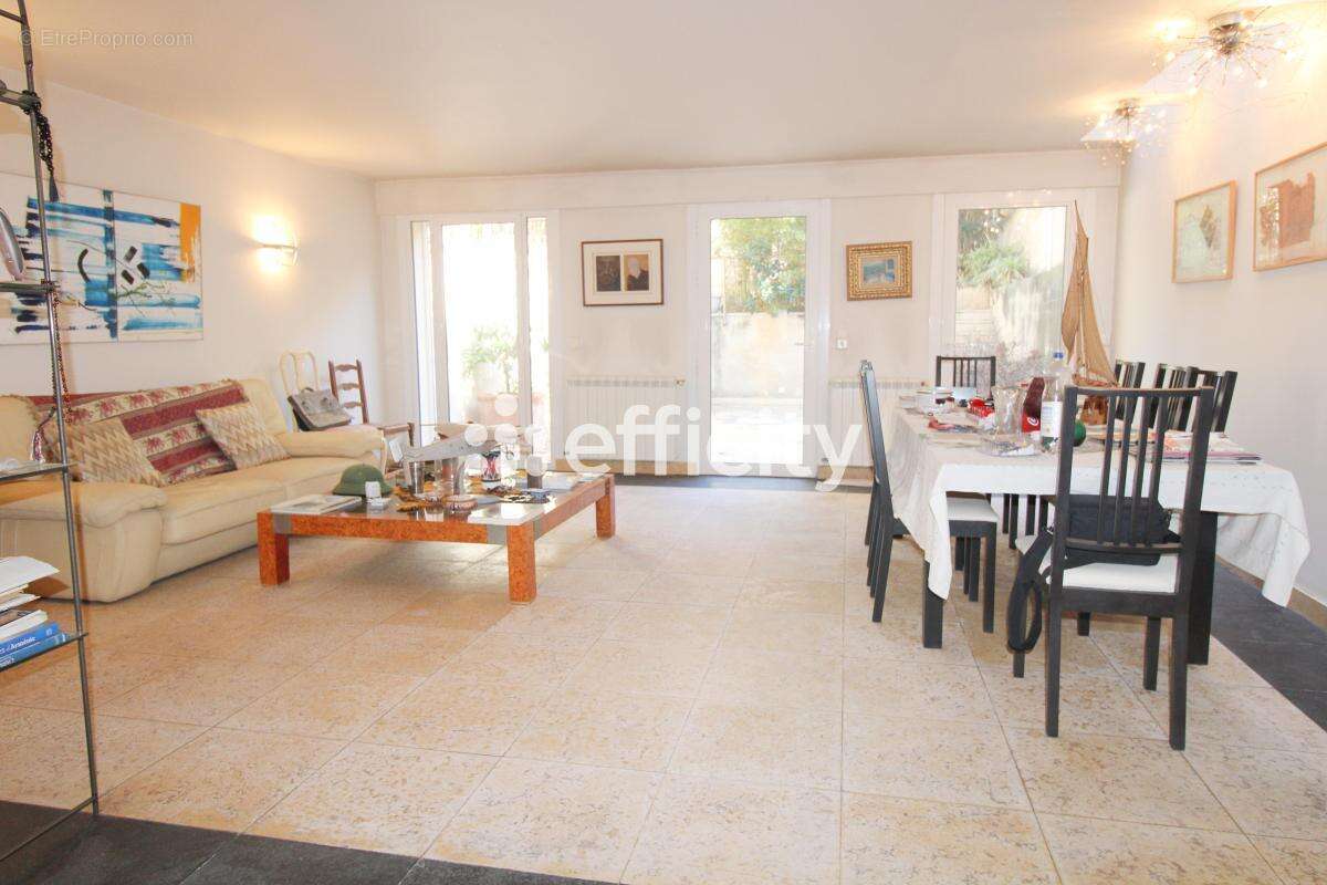 Appartement à MARSEILLE-7E
