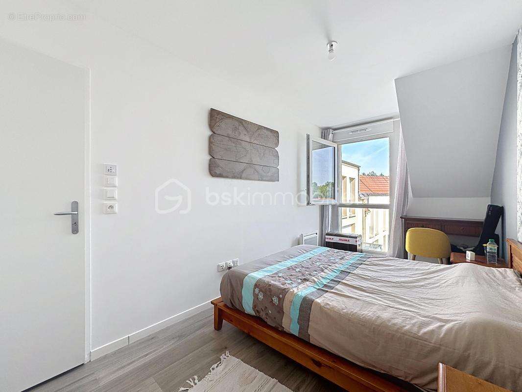 Appartement à THIVERVAL-GRIGNON
