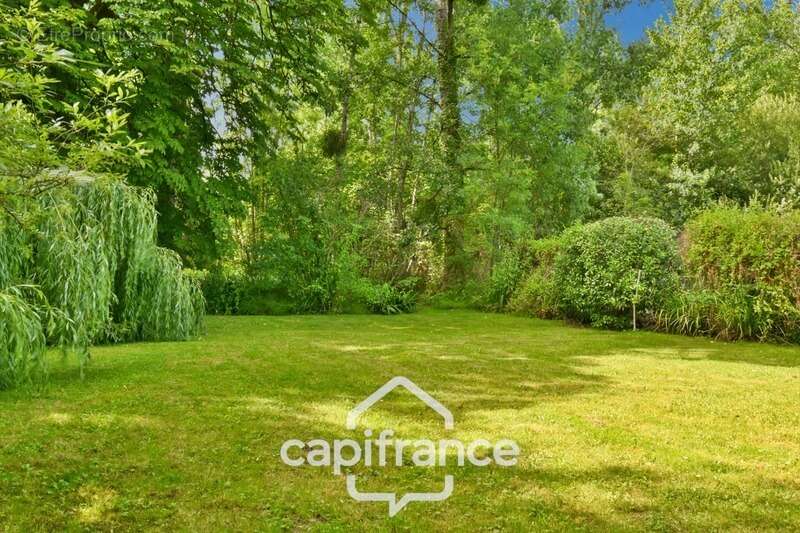 Maison charentaise à vendre 4 pièces LES EGLISES D'ARGENTEUIL (17)avec garage sur 1089m² de jardin arboré - photo 3