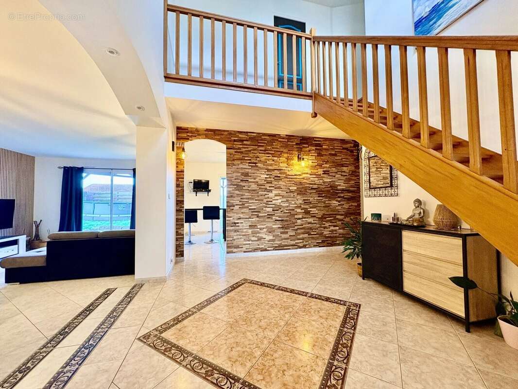 Maison - 7 pièces - photo 2