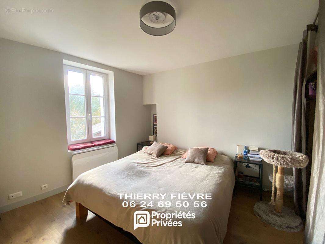 Maison à VILLAINES-LES-ROCHERS